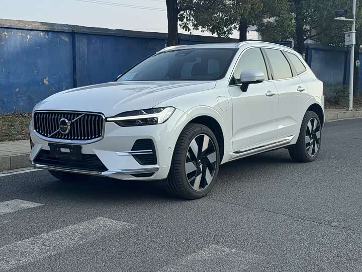 Фото 1 - Volvo XC60 Hybrid