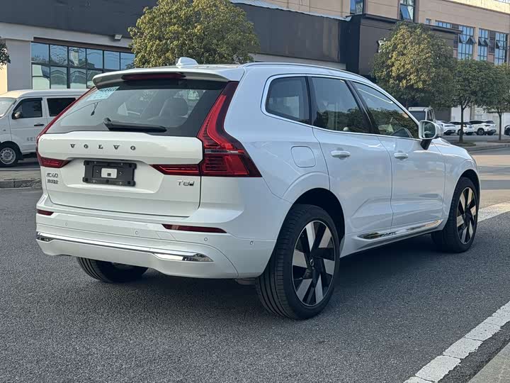 Фото 9 - Volvo XC60 Hybrid