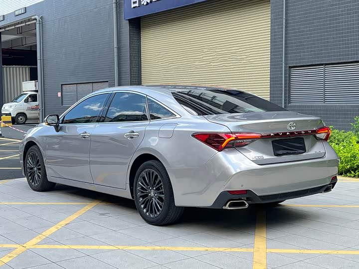 Фото 4 - Toyota Avalon