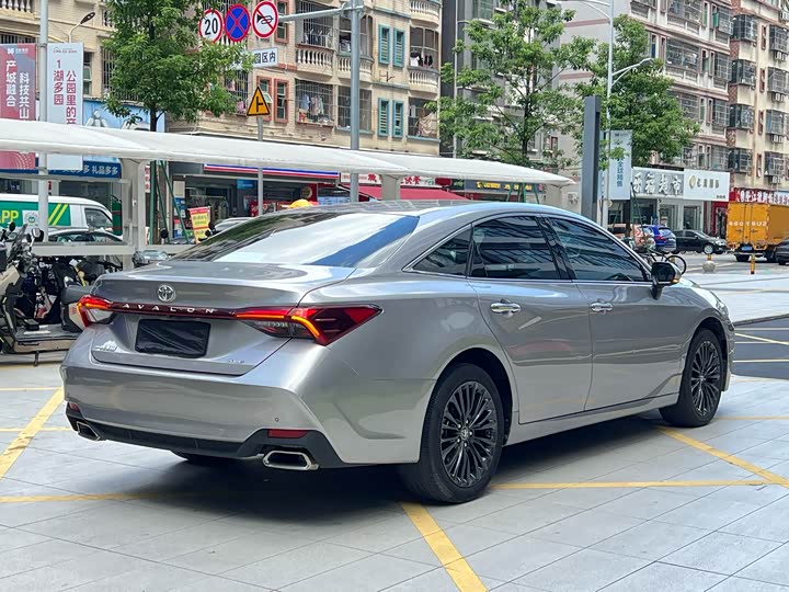 Фото 6 - Toyota Avalon