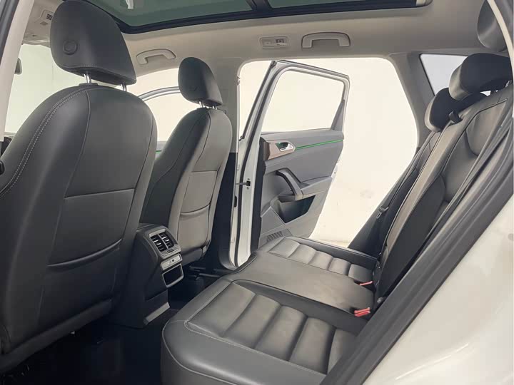 Фото 9 - Volkswagen Tharu