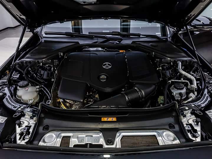 Фото 7 - Mercedes-Benz E-Class