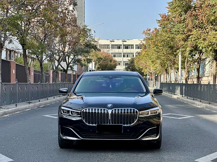Фото 2 - BMW 7 Series