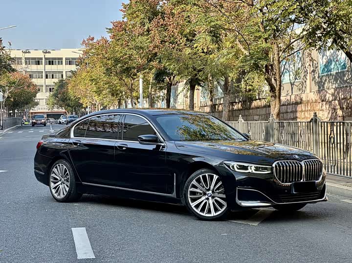 Фото 3 - BMW 7 Series