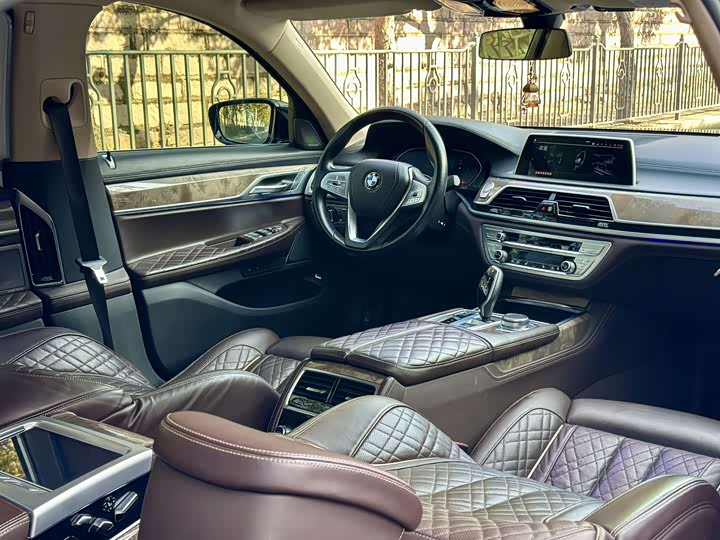 Фото 5 - BMW 7 Series