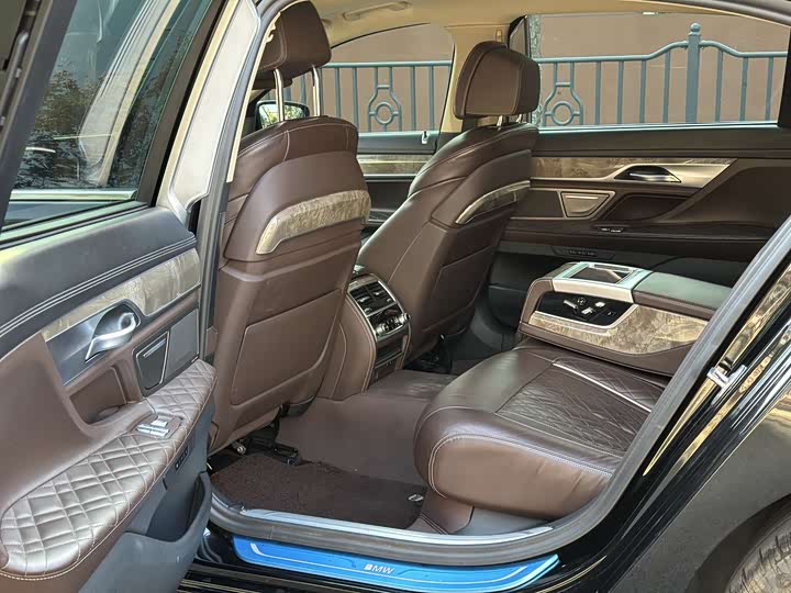 Фото 6 - BMW 7 Series
