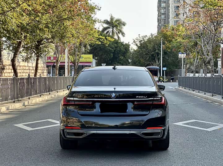 Фото 8 - BMW 7 Series