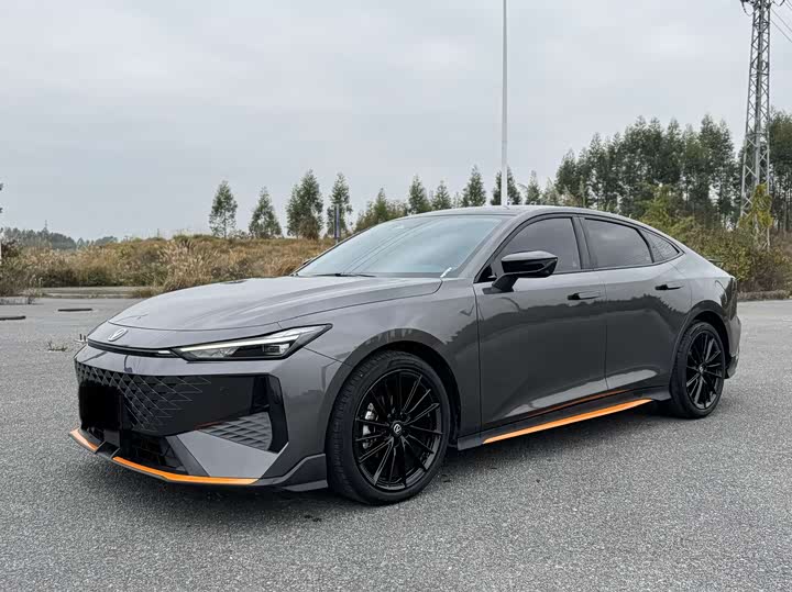 Фото 1 - Changan UNI-V