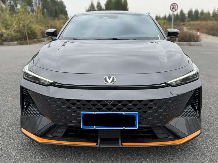 Фото 2 - Changan UNI-V