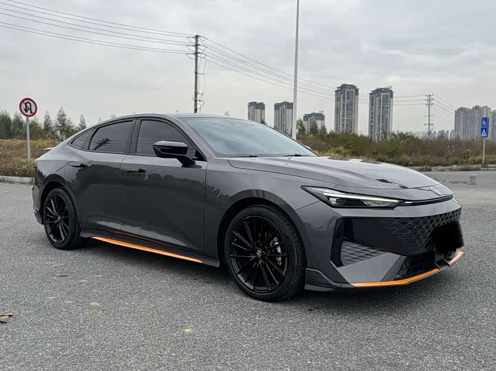 Фото 3 - Changan UNI-V