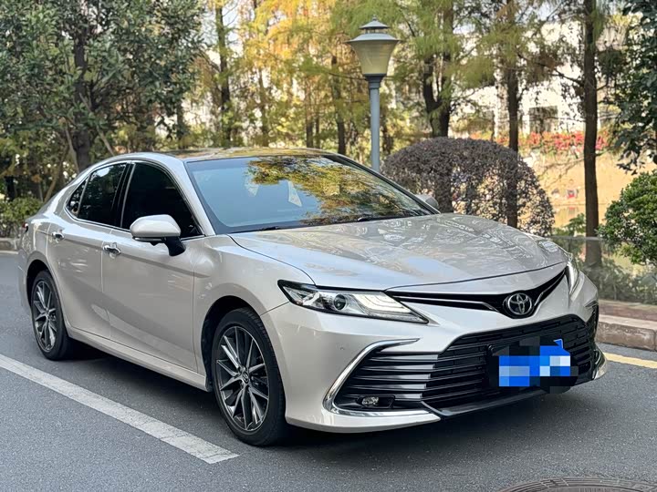 Фото 3 - Toyota Camry