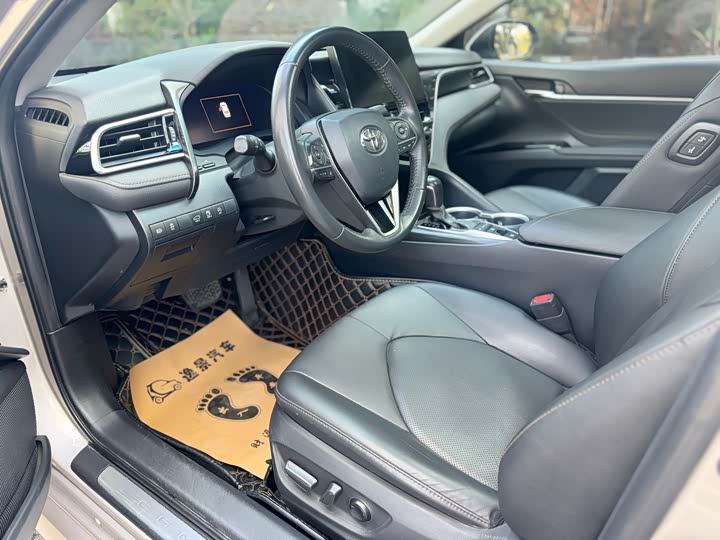 Фото 7 - Toyota Camry