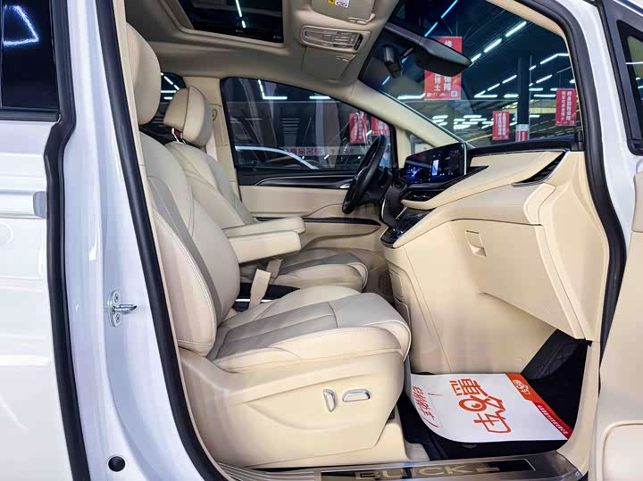 Фото 9 - Buick GL8 ES