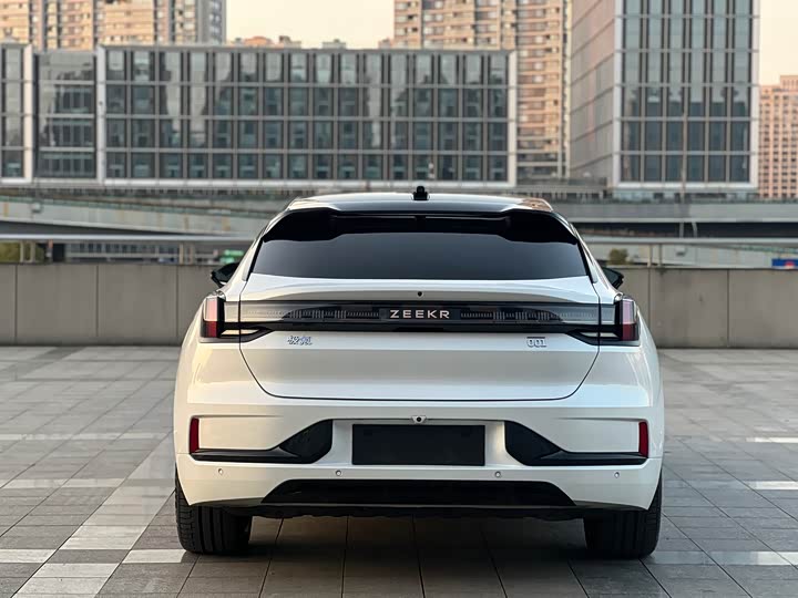 Фото 4 - Zeekr 001