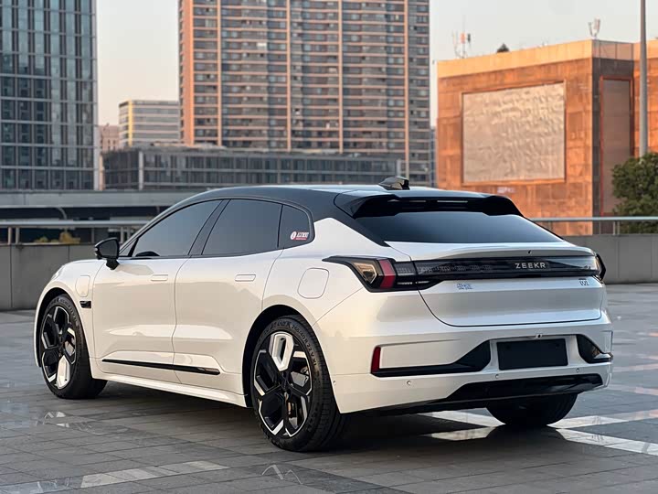 Фото 5 - Zeekr 001