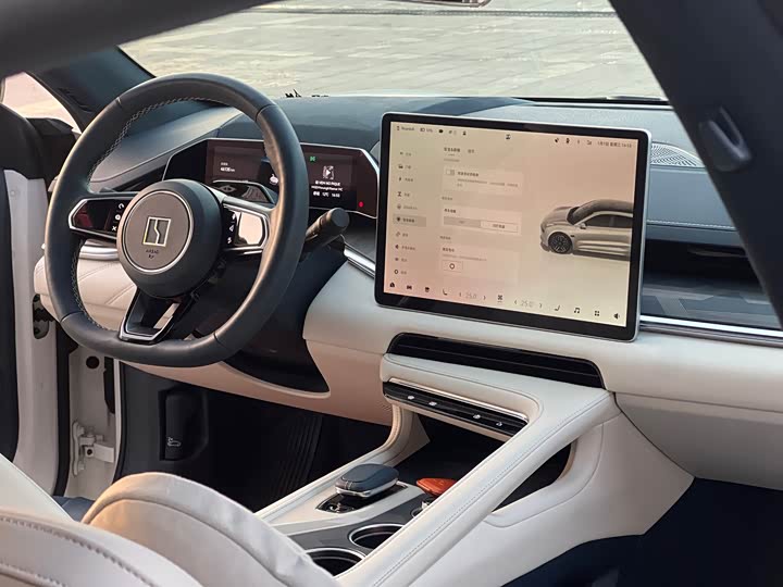 Фото 7 - Zeekr 001