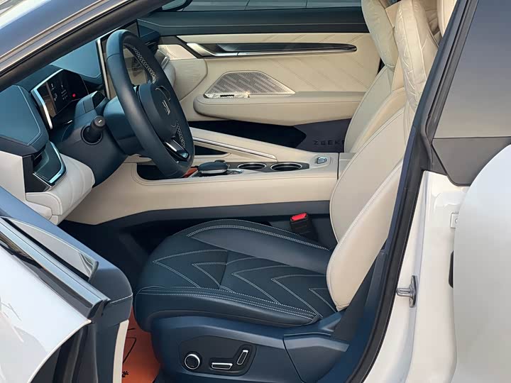 Фото 8 - Zeekr 001