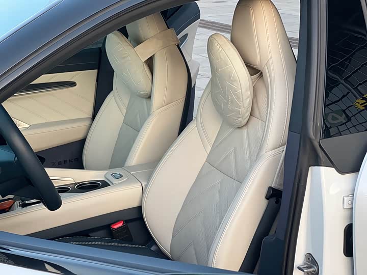 Фото 9 - Zeekr 001