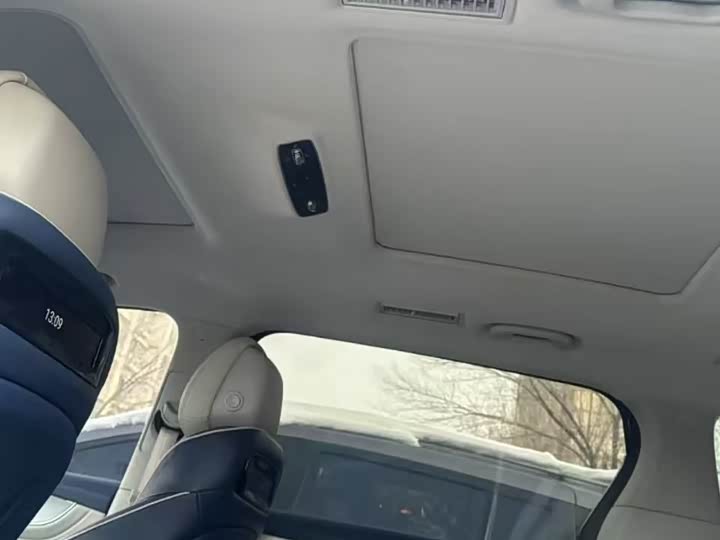 Фото 7 - Roewe iMax 8