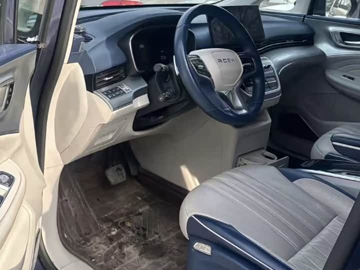 Фото 9 - Roewe iMax 8