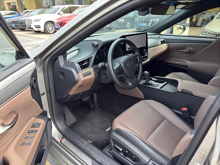 Фото 4 - Lexus ES