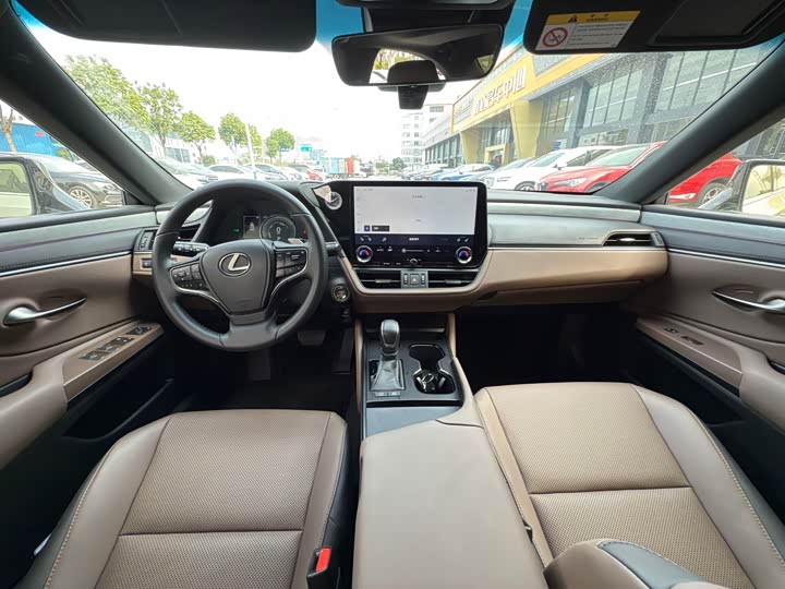 Фото 6 - Lexus ES