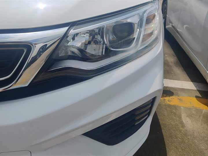 Фото 5 - Geely Vision