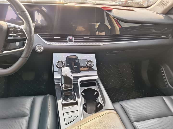 Фото 7 - Bestune B70