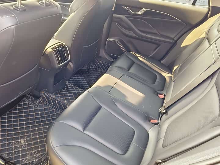 Фото 9 - Bestune B70