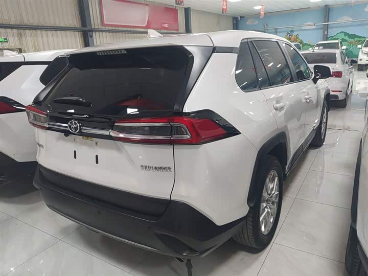 Фото 7 - Toyota Wildlander