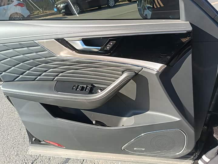 Фото 7 - Hongqi HS5