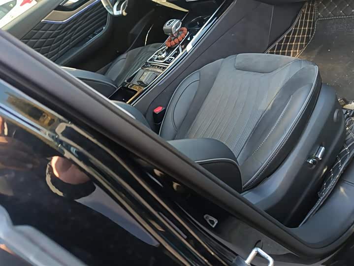 Фото 8 - Hongqi HS5