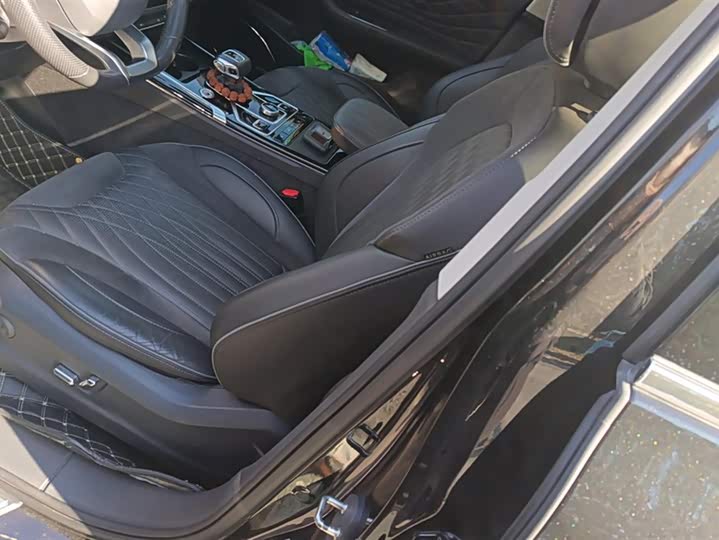 Фото 9 - Hongqi HS5