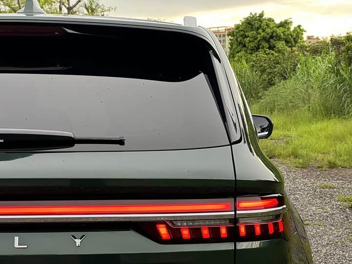 Фото 9 - Geely Monjaro