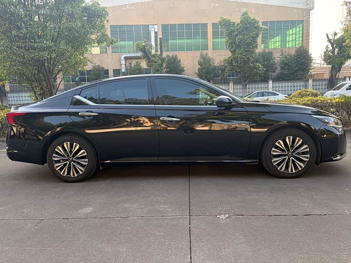 Фото 4 - Nissan Teana