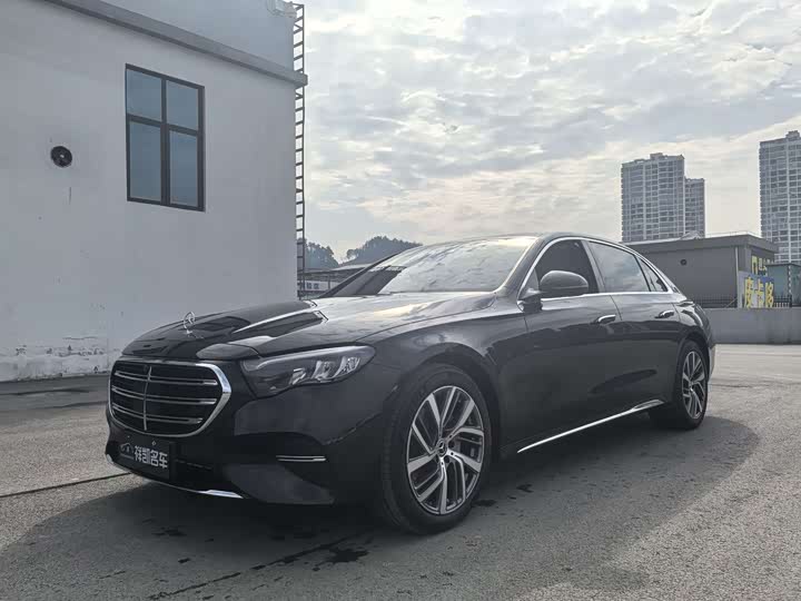 Фото 1 - Mercedes-Benz E-Class