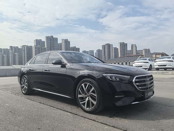 Фото 3 - Mercedes-Benz E-Class