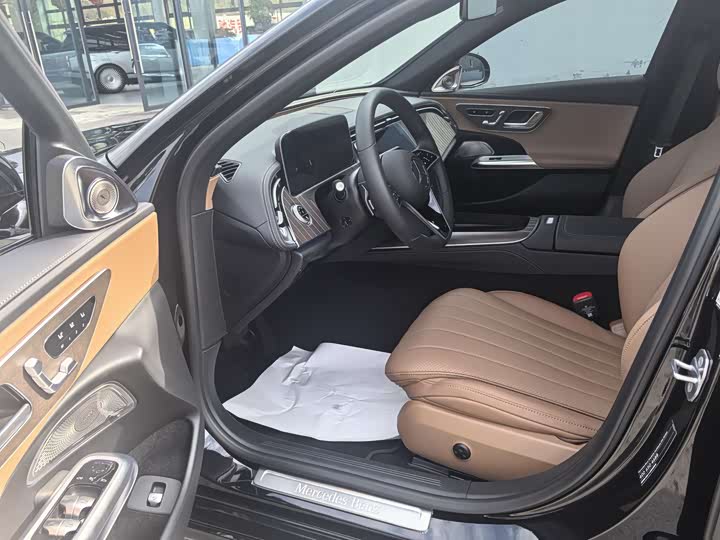 Фото 4 - Mercedes-Benz E-Class