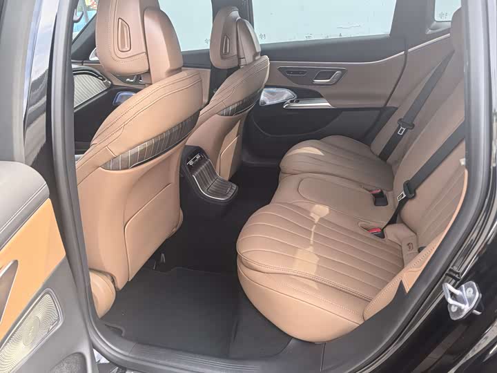 Фото 5 - Mercedes-Benz E-Class