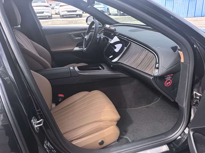 Фото 6 - Mercedes-Benz E-Class