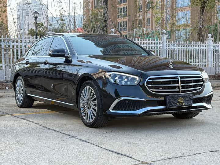 Фото 3 - Mercedes-Benz E-Class