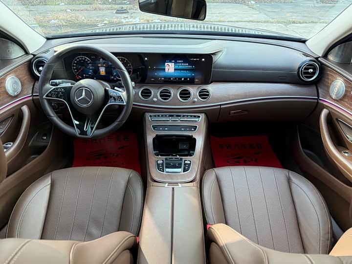 Фото 4 - Mercedes-Benz E-Class