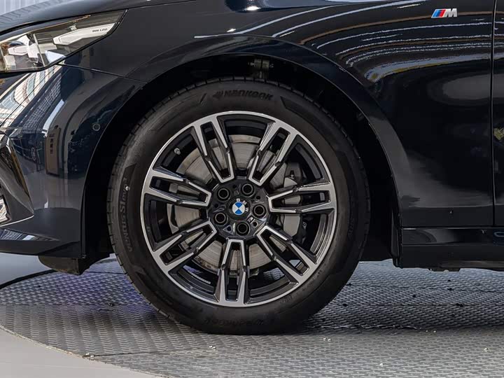 Фото 8 - BMW 5 Series