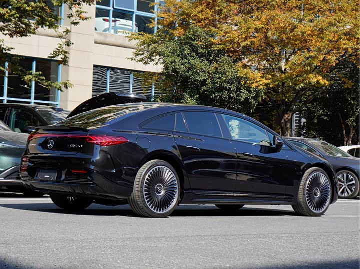 Фото 4 - Mercedes-Benz EQS AMG