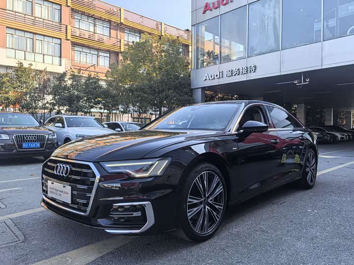 Фото 1 - Audi A6L