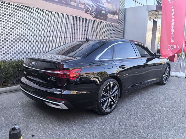 Фото 5 - Audi A6L