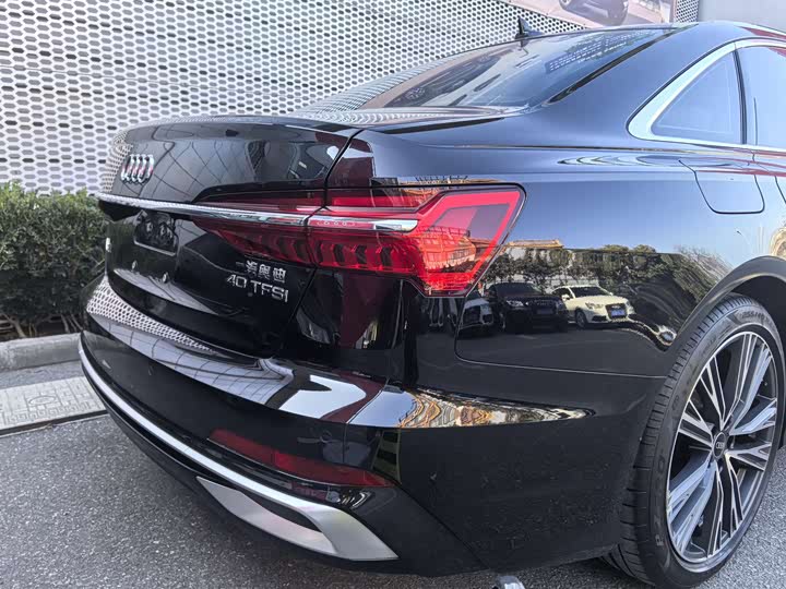 Фото 8 - Audi A6L