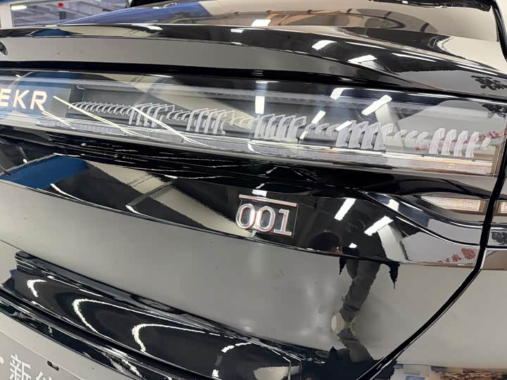 Фото 6 - Zeekr 001