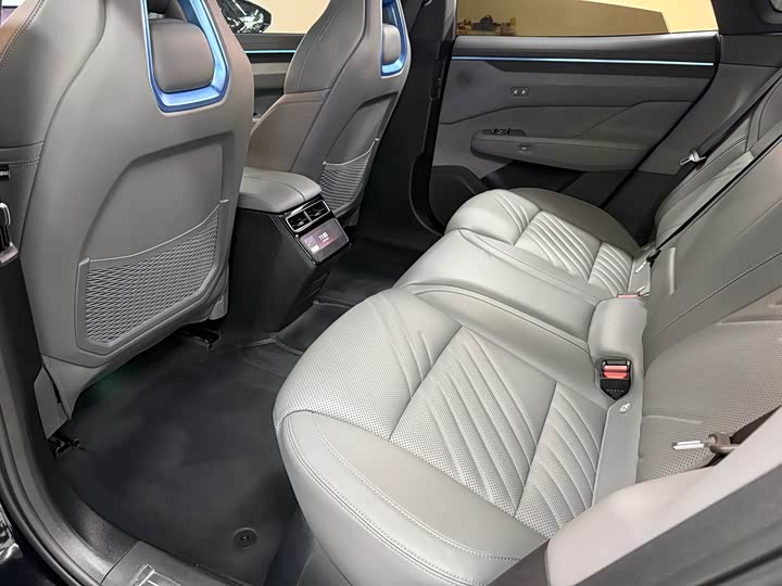 Фото 9 - Zeekr 001