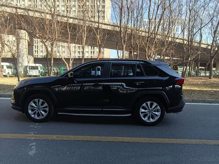 Фото 5 - Toyota Wildlander